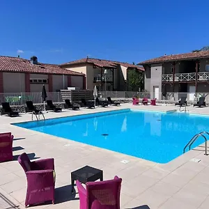 https://les-bords-de-negrepelisse.midi-pyreneeshotels.com
